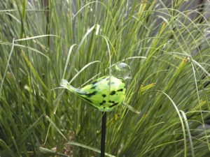 Gartenstecker Glasvogel grün 90cm