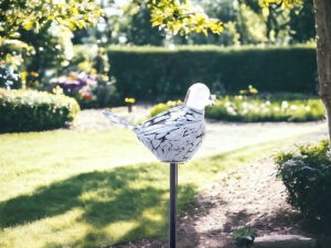 Gartenstecker Glasvogel weiss 90cm