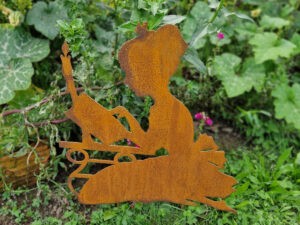 Ein Madchen aus Rostmetall zum Stecken 71cm. gartendeko