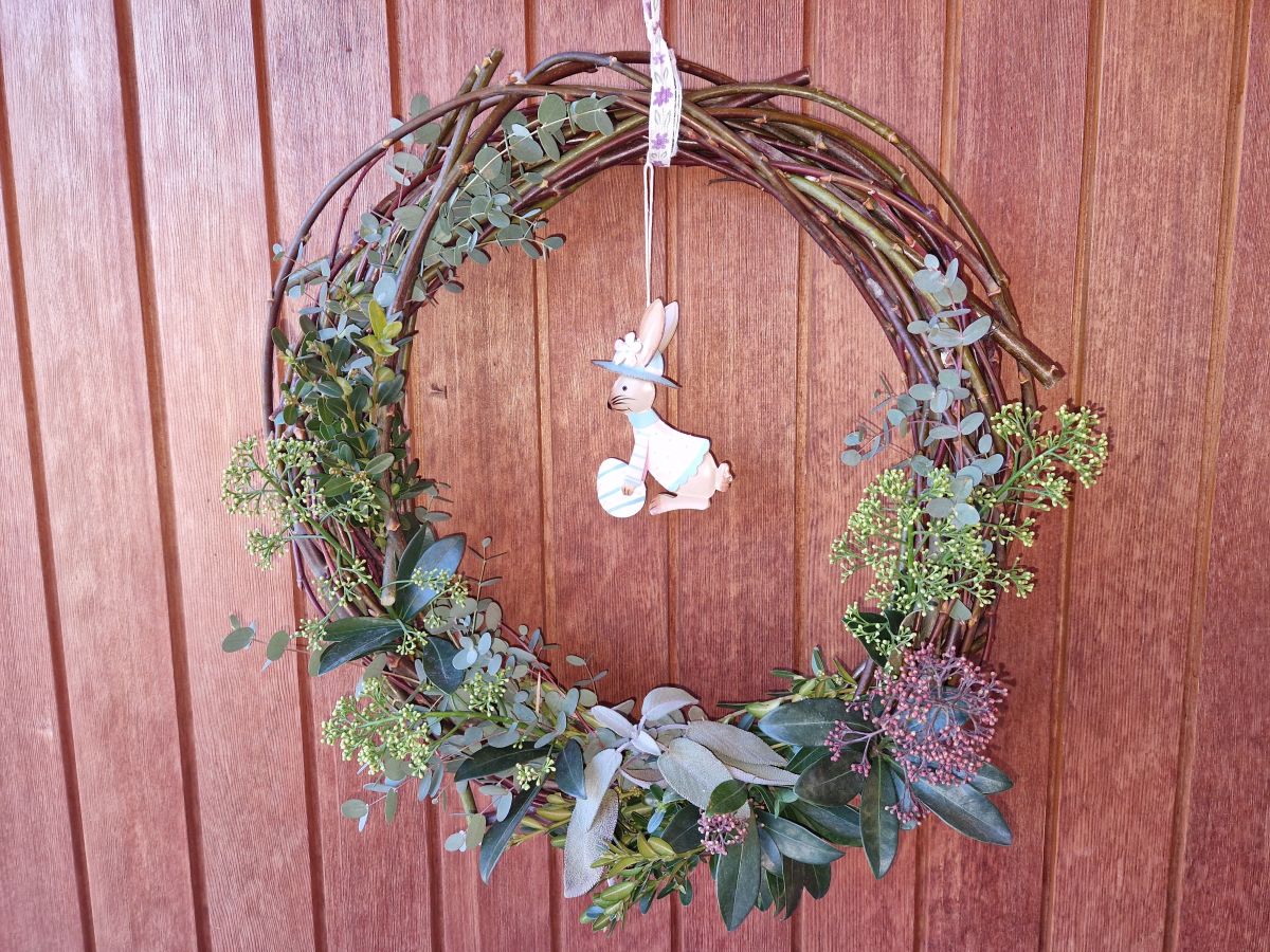 Kranz mit Hase aus Metall