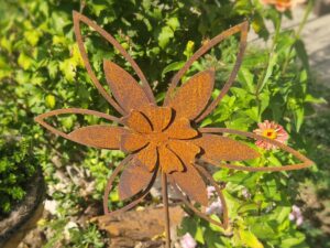 Rostblume-Gartenstecker-Metall 113cm in Edelrost