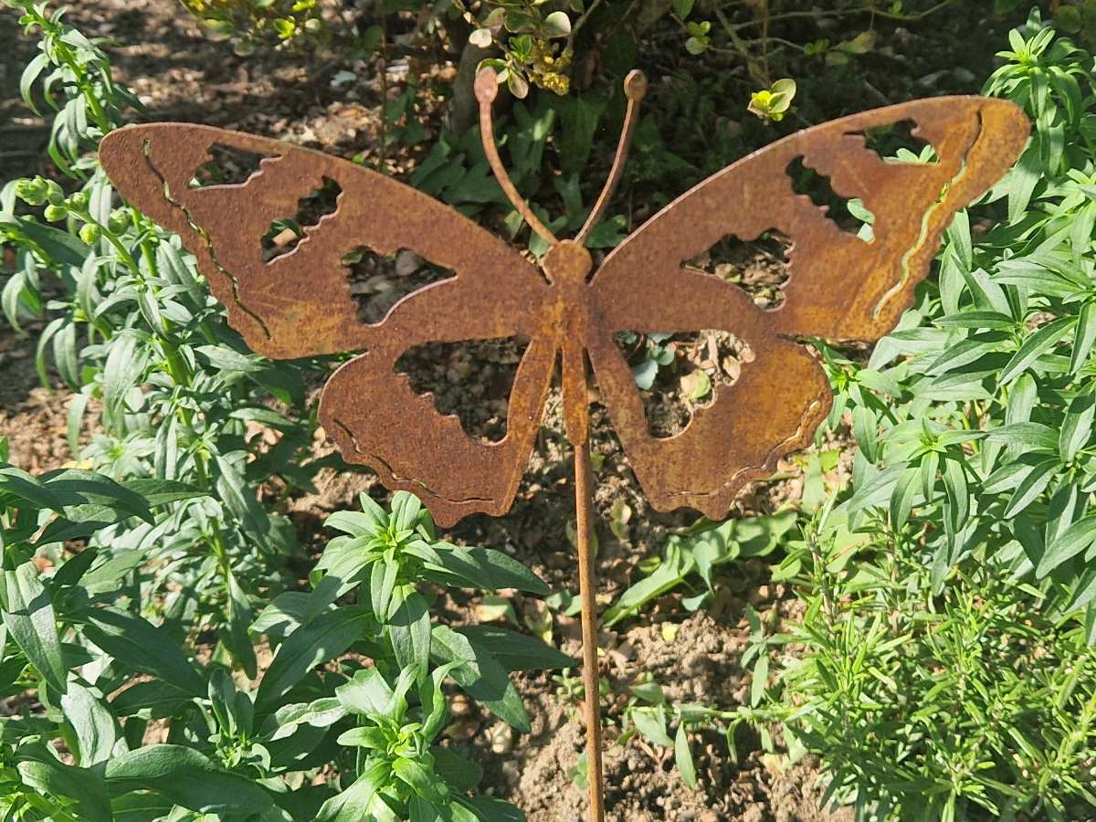 Schmetterling Metallstecker Naturrost im Garten